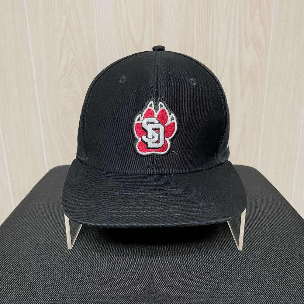 Adidas South Dakota Coyotes Adult Snapback Cap Hat Embroidered Logo - Black